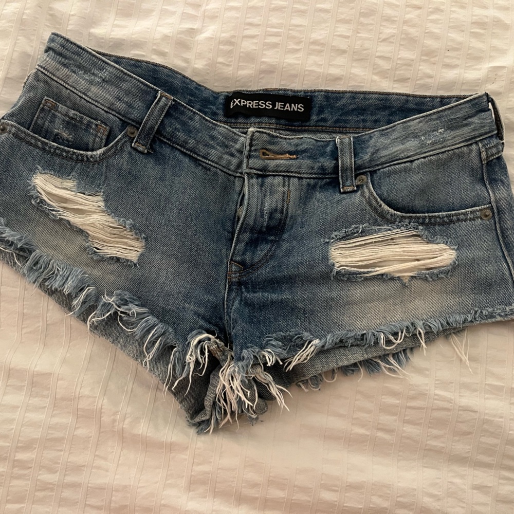 Express cut off shorts, good condition.  Low rise.  Very cute!